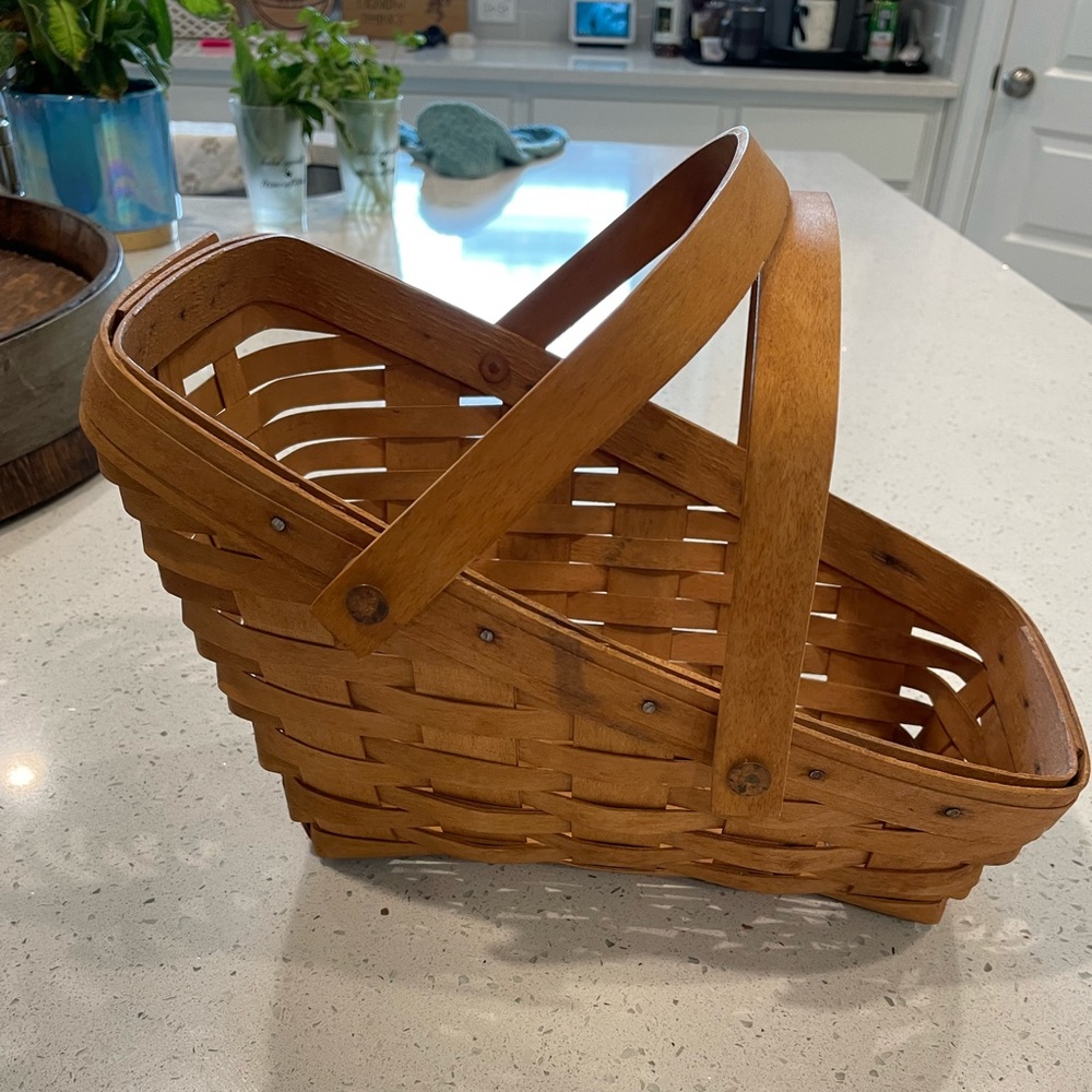 Authentic vintage Longaberger vegetable basket